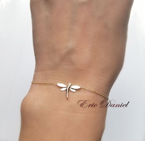 "The Dragonfly jewelry symbolizes change, transformation, adaptability, and self-realization. This sweet and dainty 14k solid yellow gold dragonfly bracelet will attract attention and good luck for you or your loved one. Dragonfly measures 1.5cm from wing to wing and 1cm from head to tail. Bracelet Sizes: 6 \" to 8\" Anklet sizes: 9\" to 11\" Please allow up to 5-7 business days for production." Sister Symbol, Dragonfly Anklet, Symbol Of Change, Dragonfly Gifts, Dragonfly Bracelet, Tree Of Life Bracelet, Animal Bracelet, Dragonfly Jewelry, Elephant Bracelet