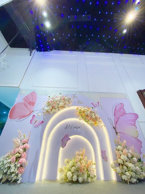 Quinceanera Photobooth, Birthday Photobooth, Bird Sanctuary, Wedding Backdrop Design, Butterfly Theme, Chocolate Decorations, Backdrop Design, Pink Birthday, Backdrop Decorations