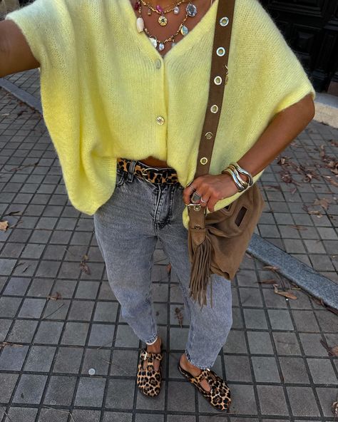 🍋🍂🧸🤎 Yellow, brown and leopard is my favorite combo for the season, rate this ? 💛🐆 Falloutfit outfit inspo ootd look style autumn autumnoutfit spring springoutfit springsummer summeroutfit summerinspo casual casuallook tenuedujour inspiration rentrée lookderentrée yellowoutfit brown browninspo brownoutfit streetstyle bordeaux Yellow Brown Outfit, Yellow And Brown Outfits, Yellow Sweater Outfit, Mustard Outfits, Lace Camisole Top, Cardigan Sweater Vest, Loose Tank Tops, Brown Outfit, Lace Camisole