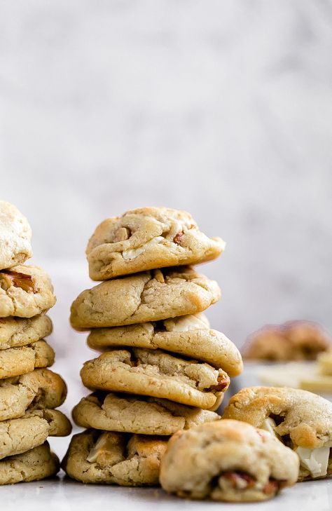 Oatmeal Cookies Soft, White Choc Chip Cookies, White Chocolate Cookie Recipes, Soft Batch Cookies, Walnut Oatmeal, Chocolate Chip Walnut Cookies, Cookie Recipe Video, Love Cookies, Chocolate Oatmeal Cookies