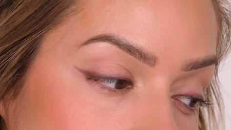 Small Wing Liner, Eye Wings Tutorial, Wing Eyeliner With Eyeshadow, Soft Wing Eyeliner, How To Do Subtle Eyeliner, Subtle Cat Eye Makeup, Soft Winged Eyeliner Tutorials, Natural Winged Eyeliner Look, Baby Wing Eyeliner