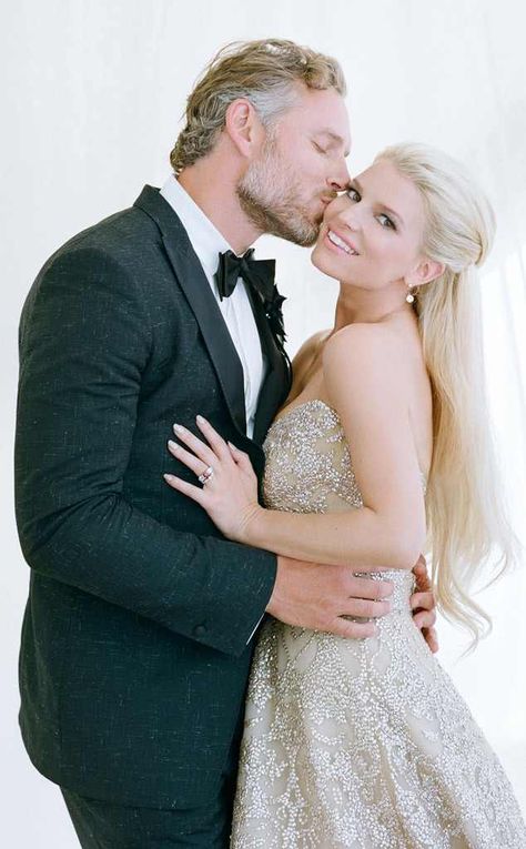 Jessica Simpson Wedding Dress, Jessica Simpson Wedding, Modern Wedding Vows, Jessica Simpson Hair, Celebrity Wedding Photos, Elizabeth Messina, Bride And Groom Outfits, Eric Johnson, Weddings By Color