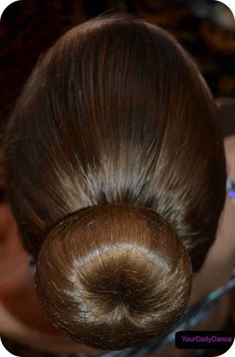 How To Make A Bun - Easy Step by Step Tutorial - Your Daily Dance Dance Bun, Types Of Buns, Donut Bun, Hair Donut, Perfect Bun, Big Bun Hair, Clear Hair, Knot Bun, Big Bun