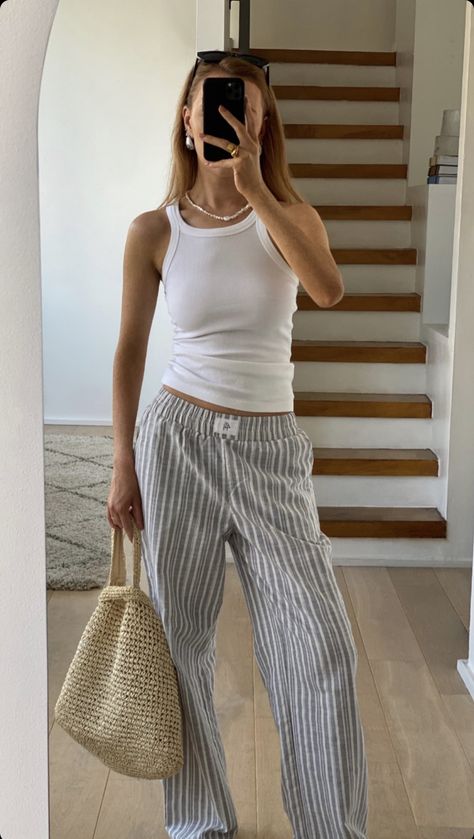 Long Linen Pants Outfit, Nantucket Outfit Aesthetic, Newport Beach Outfits, Scandinavian Summer Style, Men Linen Outfit Summer, Y2k Fashion Pants, Linen Outfit Summer, Stripe Pants Outfit, Linen Summer Outfits