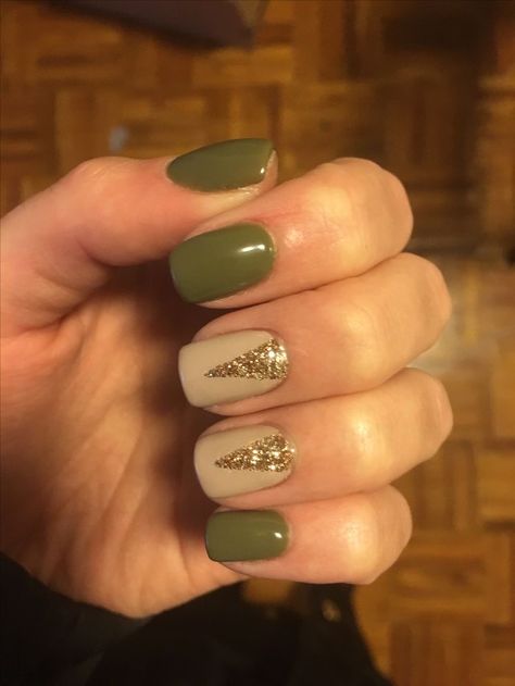 Olive Green Nails Christmas, Olive Gold Nails, Army Green Fall Nails, Army Green And Gold Nails, Olive Green Christmas Nails, Olive And Gold Nails, Green And Cream Nails, Green Nails Holiday, Acrylic Nails Gold