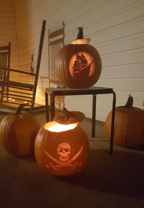 Pumpkin carving, Halloween, jack-o-lantern, skull and cross swords, pirate ship Pirate Jack O Lantern, Pirates Of The Caribbean Pumpkin Carving, Pirate Ship Pumpkin, Pirate Pumpkin Carving, Pumping Carving, Pumpkin Carving Halloween, Pirate Makeup, Pirate Pumpkin, Sea Pirates