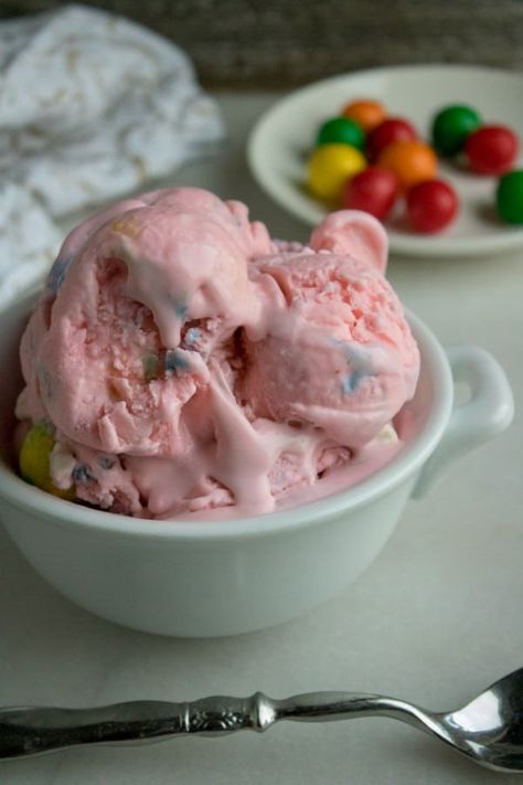 Homemade Bubble Gum, Soft Serve Ice Cream Recipes, Condensed Milk Ice Cream, Bubble Gum Ice Cream, Homemade Ice Cream Recipes Machine, Kitchen Aid Ice Cream, Sweetened Condensed Milk Recipes, Homemade Strawberry Ice Cream, Ice Cream Recipes Machine