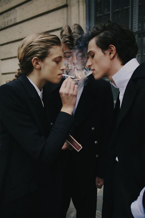 Fanny Latour-Lambert photography Vanessa Abrams, Men In Suits, Jenny Humphrey, Donna Tartt, Slytherin Aesthetic, Model Pose, Chuck Bass, Dark Academia Aesthetic, The Secret History