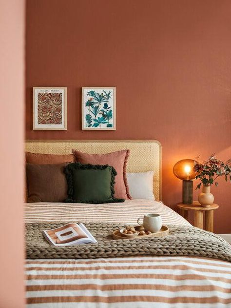 Salmon Bedroom, Warm Bedroom Colors, Terracotta Bedroom, Peach Bedroom, Buyer Persona, Color Terracota, Warm Bedroom, Hotel Room Design, Bedroom Orange