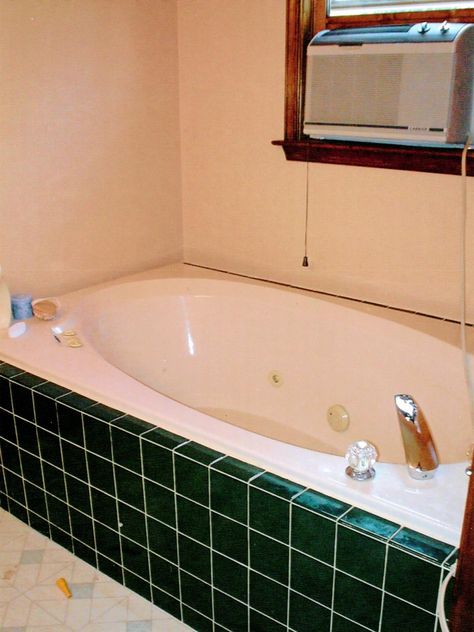 A jetted tub is a luxurious feature in any bath, but this tub with dated green ceramic tile and dingy peach surrounding walls doesn't look like a tempting spot for a long soak. Photo by HGTV fan mamma4x. Jet Tub Remodel, Dark Green Bathrooms, Peach Bathroom, Townhouse Ideas, Green Tile Bathroom, Bathroom Makeovers, Peach Walls, Budget Bathroom Remodel, Small Bathroom Makeover