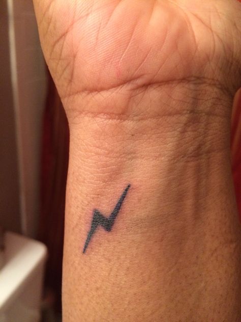 Harry Potter Lightening Bolt Wrist Tattoo!!! Potterhead for life!!! Small Wrist Tattoos, Wrist Tattoo, First Tattoo, Wrist Tattoos, Tattoos And Piercings, Jesus Fish Tattoo, Small Tattoos, For Life, Wedding Inspo