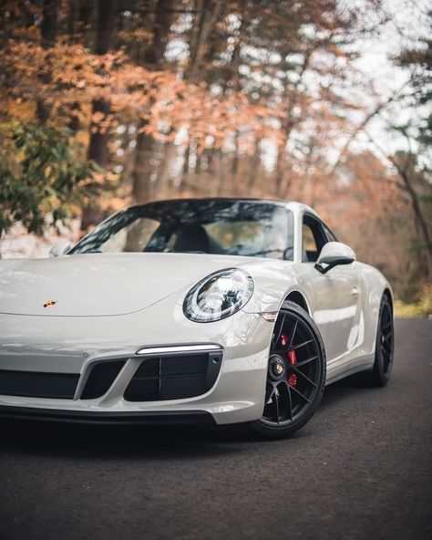 It's not only a bliss to drive; it also looks blissful from every angle. #Porsche911 #911GTS #PorscheMoment #TimelessMachine (📷: @wbcar):… Nissan Gtr 35, Hyundai Suv, Porsche Singer, Porsche Girl, Porsche Gt2 Rs, White Porsche, Porsche Boxster 986, Singer Porsche, Luxe Auto's