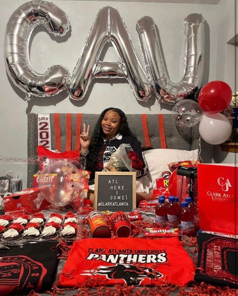 Decision Day Ideas College, Clark Atlanta University Decision Day, Decision Day Photoshoot Ideas, Clark Atlanta University Photoshoot, Decision Day College Pictures, College Decision Pictures, College Acceptance Pictures, Graduation Collage Ideas, Hbcu Dorm Ideas