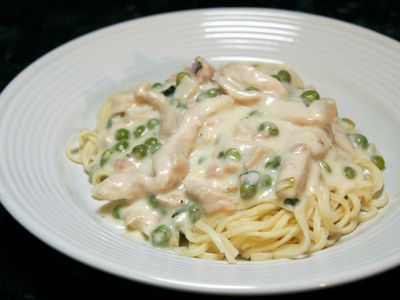 Ham and Spaghetti Casserole with Peas Recipe Creamed Ham, Ham Pasta Recipes, Ham And Peas, Turkey Sauce, Ham Pasta, Turkey Cutlets, Turkey Leftovers, Creamy Parmesan Sauce, Leftover Ham Recipes