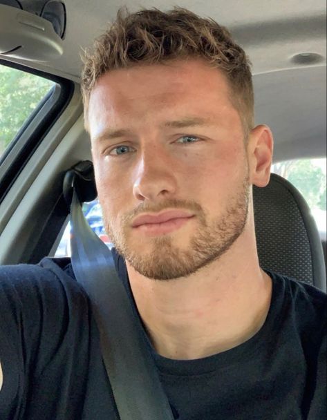 Short Haircut For Guys, Men’s Hair Fade, Medium Short Hair For Men, Air Force Haircut Men, Men’s Fade Haircuts With Curly Hair, Men’s Hair Low Fade, Mens Round Face Hairstyles, Men’s Buzz Cut Taper, Very Short Haircut Men