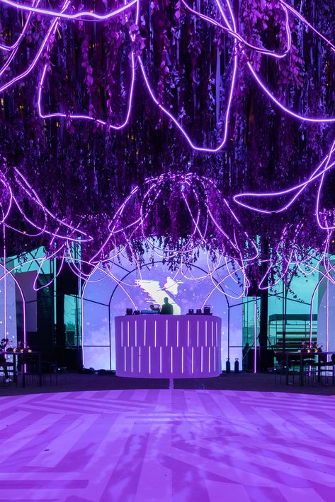 Birthday party lights up in purple turning this neon dreamy forest into a magical place Dark Purple Party Aesthetic, Dreamy Decor Party, Galaxy Event Decor, Neon Jungle Party, Neon Forest, Lila Party, Dreamy Forest, Gala Decorations, Debut Ideas