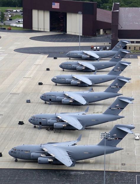 C 17 Globemaster Iii, Us Military Aircraft, Cargo Aircraft, Tactical Gear Loadout, Travel Architecture, Jet Aircraft, Aviation Photography, Aircraft Pictures, United States Air Force