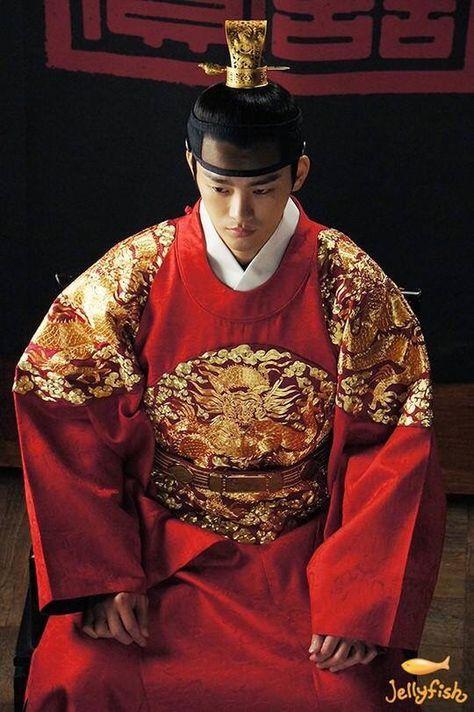 Turandot Opera, Hanbok Traditional, Yoo Ah In, King Outfit, Yoo Seung Ho, Korean Traditional Dress, Kim Myung Soo, Korean Hanbok, Seo In Guk