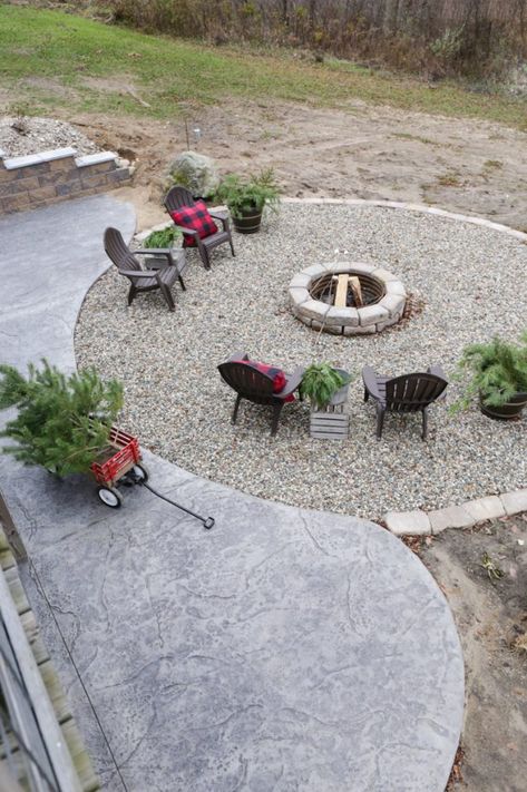 Rustic Fire Pit, Patio Plan, Outdoor Fire Pit Area, Rustic Fire Pits, Outdoor Fire Pit Designs, Fire Pit Landscaping, Rustic Backyard, Fire Pit Ideas, Fire Pit Area