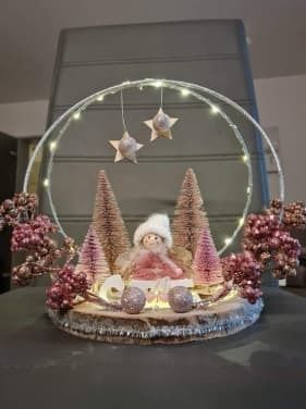 50+ DIY Christmas Hula Hoop Decoration Ideas to Make Your Home Sparkle - Holidappy Christmas Hula Hoop Decoration, Hoop Decoration Ideas, Christmas Hula Hoop, Hula Hoop Decoration, Winter Centerpieces, Christmas Ring, Christmas Centerpieces Diy, Merry Christmas Sign, Elf On The Shelf Ideas