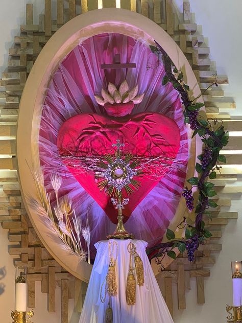 Parroquia Santa Teresa de Calcuta, Cúcuta Corpus Cristi, Holy Hour, St Rita Of Cascia, St. Rita, Church Altar Decorations, Maundy Thursday, Catholic Altar, Altar Design, Worship Art