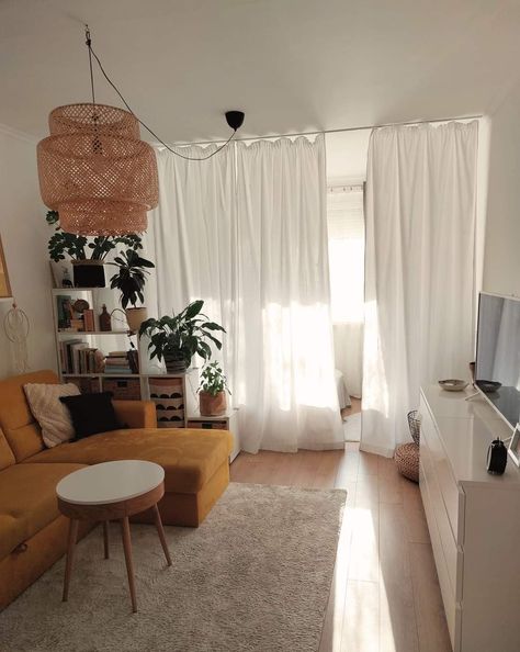 Living Room And Bedroom Combo, Small Studio Apartment Decorating, Curtain Divider, Cozy Studio Apartment, Studio Apartment Living, Small Apartment Bedrooms, Studio Apartment Design, Deco Studio, Studio Apt