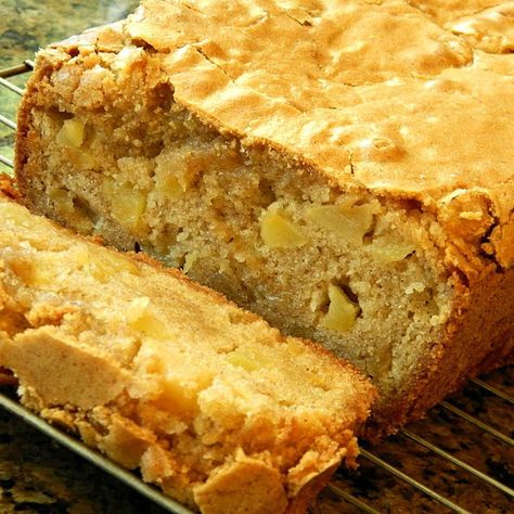 Debbie's Amazing Apple Bread Fruit Bread Recipes, Mousse Au Chocolat Torte, Apple Bread Recipe, Mcintosh Apples, Apple Bread, Apple Cake Recipes, Quick Bread Recipes, Delicious Bread, Apple Desserts