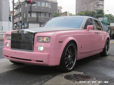 Rolls Royce Old, Pink Rolls Royce, Rr Phantom, Pink Truck, Lux Cars, Car Goals, Rolls Royce Phantom, Pink Car, Dream Baby