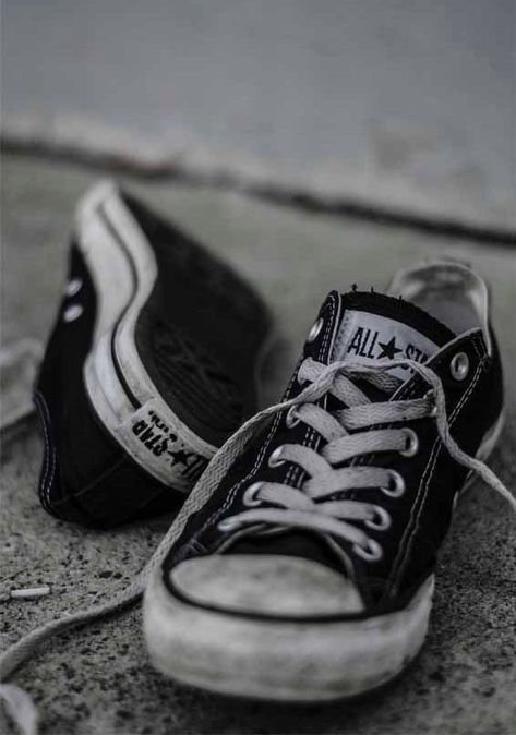 Old Converse Aesthetic, White Converse Aesthetic, Tennis Converse, Converse Wallpaper, Converse Art, Converse Photography, Converse Aesthetic, Converse Classic, Black And White Converse