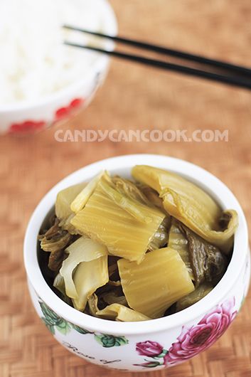 How to make Dua cai - Vietnamese pickled mustard greens How To Make Dua, Pickled Items, Vietnamese Foods, Pickled Mustard Greens, Vietnamese Cuisine, Vietnamese Food, Sour Taste, Mustard Greens, Se Asia