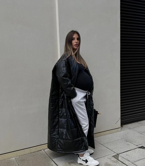 Fall And Winter Maternity Outfits, Pregnancy Winter Outfits, Chic Pregnancy Style, Tia Lineker, Dubai Outfits Ideas, Pregnant Women Fashion, Prego Outfits, Fall Maternity Outfits, Winter Maternity Outfits