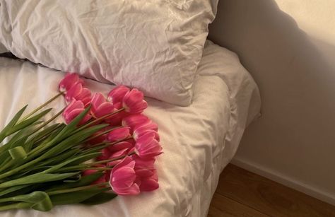 Tulips Widget, Cute Room Decor Pink, Macbook Wallpapers, Room Decor Pink, Wallpapers Cute, Romanticising Life, Pink Flowers Wallpaper, Cute Room, Cute Laptop Wallpaper