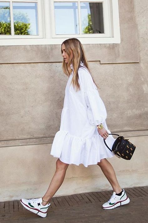 Dress and trainers outfits: Pernille Teisbaek wearing prairie dress with Chloe trainers Dress And Sneakers Outfit, Sneakers Outfit Summer, White Sneakers Outfit, Trainers Outfit, Mode Casual, Mode Chic, Stil Inspiration, Looks Street Style, Comfy Dresses