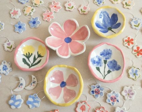 Diy Pottery Painting, Affordable Aesthetic, Pottery Painting Designs, Clay Crafts Air Dry, Keramik Design, Pottery Crafts, Diy Pottery, Ceramics Pottery Art, Clay Art Projects