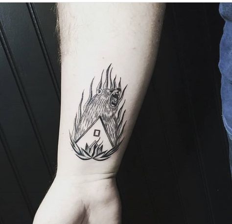 Midsommar Midsommar Bear Tattoo, Midsommar Tattoo Ideas, A24 Tattoo, Hereditary Tattoo, Midsommar Tattoos, Aster Tattoo, Flashy Flash, Horror Sleeve, Medium Tattoos