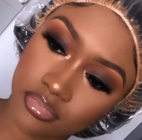 Black Women Lashes, Natural Makeup For Black Women, Birthday Makeup Looks, Face Beat Makeup, Natural Glam Makeup, Brown Girls Makeup, Glitter Makeup Looks, Soft Makeup Looks, Prom Makeup Looks