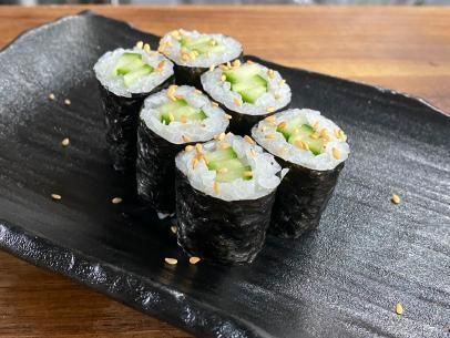 Big Mouths, Cucumber Sushi, Cucumber Rolls, Rice Side, Fresh Salad Recipes, Seasoned Rice, Toasted Sesame Seeds, Sushi Rice, Sushi Rolls