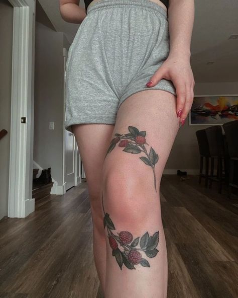 Strawberry Leg Tattoo, Traditional Raspberry Tattoo, Strawberry Knee Tattoo, Raspberry Bush Tattoo, Raspberry Vine Tattoo, Matching Knee Tattoos, Raspberry Tattoos, Above The Knee Tattoos Women, Knee Painting