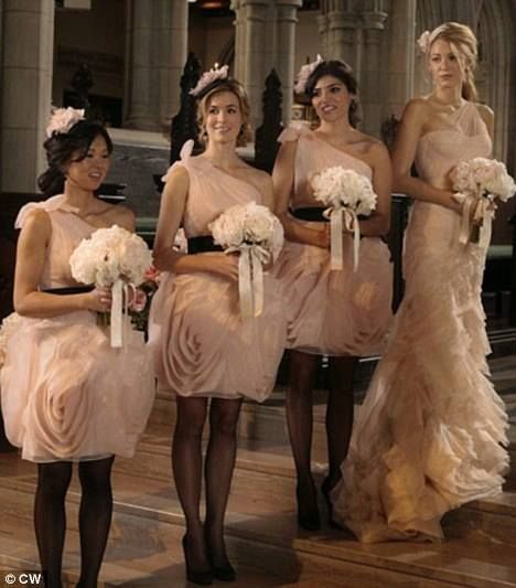 Gosip girl bridemaids Organza Long Dress, Vera Wang Bridesmaid, Vera Wang Dresses, Blake Lively, Royal Wedding, Vera Wang, Gossip Girl, Go On, Bridesmaid Dress