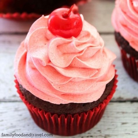 Cherry-Coke-Cupcakes Coke Cupcakes, Cherry Cupcakes, Devils Food Cake Mix Recipe, Cherry Coke, Cupcake Flavors, Easy Cupcakes, Cherry Cola, Food And Travel, Family Food