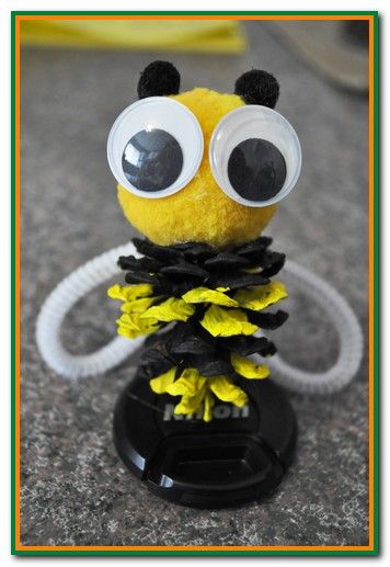 Create a buzz with our pinecone bee and all our other great pinecone crafts for kids. www.easy-crafts-for-kids.com/pinecone-crafts-for-kids.html Pinecone Crafts For Kids, Cone Ideas, Pinecone Art, Pinecone Crafts Kids, Diy Paper Art, Pinecone Crafts, Christmas Decs, Cone Crafts, Fun Fall Crafts