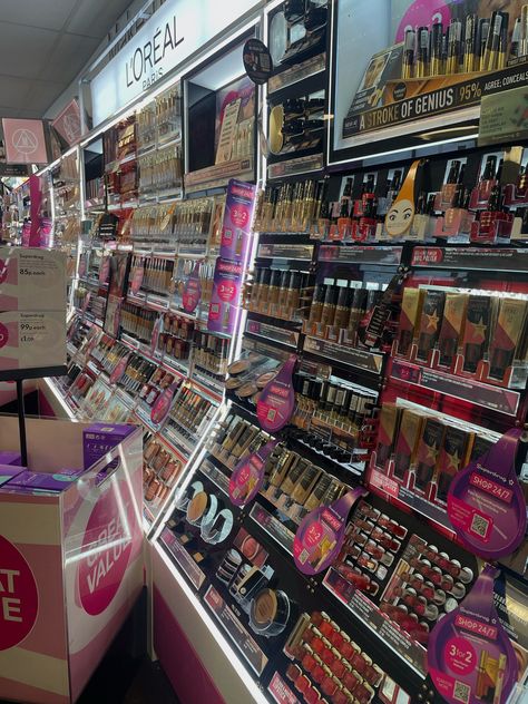 Superdrug Aesthetic, Superdrug Makeup, Makeup Aesthetic, Look Into My Eyes, Summer 24, Aesthetic Makeup, Loreal Paris, Edinburgh, The Borrowers