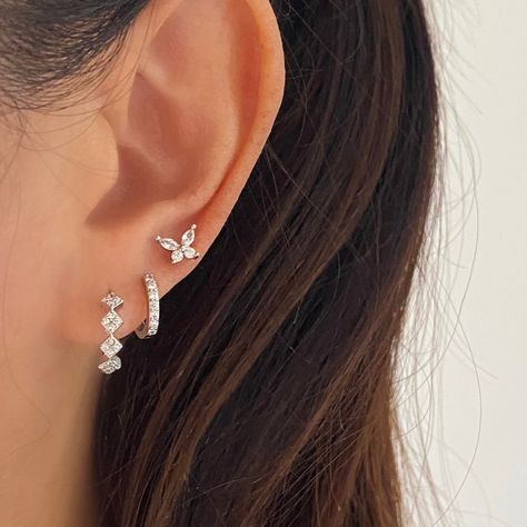 Dainty Silver Jewelry Earrings, Silver Earring Stack Simple, Silver Simple Earrings, Ear Piercing Inspo Simple, Silver Earring Stacks, Dainty Silver Jewelry Aesthetic, Silver Jewelry Aesthetic Earrings, Earring Inspo Silver, Silver Ear Piercings