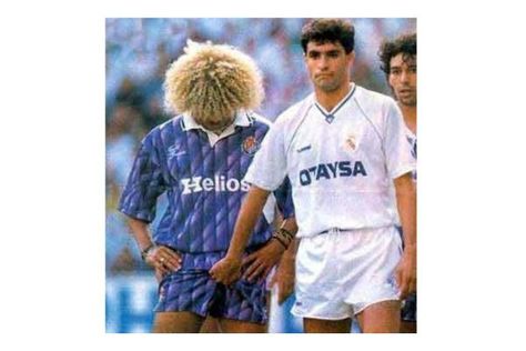 player reaches for opponent's body parts Carlos Valderrama, Hot Rugby Players, Funny Sports Pictures, Soccer Funny, Soccer Guys, Football Funny, Rugby Players, Sports Pictures, Sports Photos