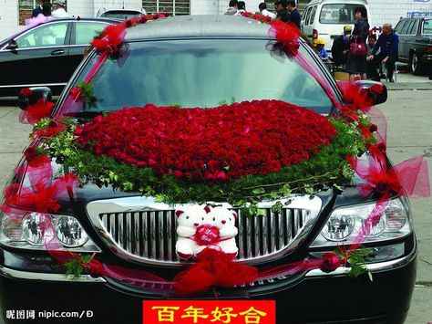 Cars decorated with the newlyweds Wedding Car Deco, Wedding Car Hire, Wedding Car Decorations, Car Deco, Photo Album Layout, Wedding Cars, Flower Car, Car Hire, Home Candles