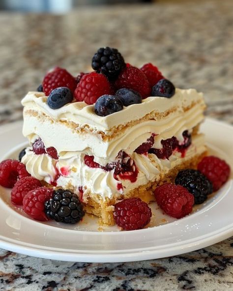 Lemon Berry Icebox Cake, Berry Icebox Cake, Sweet Condensed Milk, Icebox Cake Recipes, Grilled Cheese Recipes, Vanilla Bean Ice Cream, Refreshing Desserts, Creative Desserts, Icebox Cake