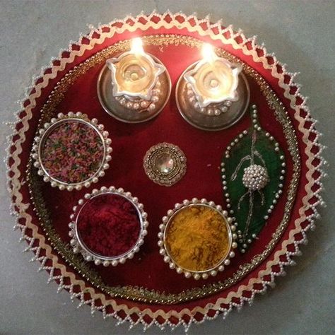 Aarthi Plates Decoration, Pooja Thali Decoration Ideas, Decoration Ideas For Wedding, Arti Thali Decoration, Kalash Decoration, Aarti Thali, Coconut Decoration, Puja Thali, Thali Decoration