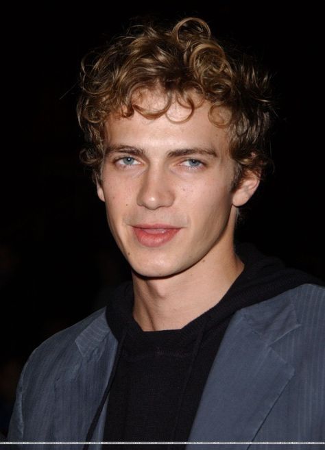 Hayden Christensen Hair, Hayden Christensen Blonde, Starwars Anakin Skywalker, Actors With Blue Eyes, Christian Haydensen, Christian Hayden, Curly Wavy Hairstyles Men, 90s Male Hairstyles, Straight Hairstyles For Men