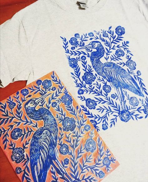 Absolutely stunning fabric printing artwork "Heron Blossom" by @kelpiekraft 🌸🌸🌸it is so beautiful and detail carved using MYEonz large rubber stamp block...the eye of the Heron really caught my eyes👁️‍🗨️ This design really looks GOOD on the model👍 Rubber Block Printing, Rubber Carving, Block Printing Diy, Rubber Stamp Design, Printing Artwork, Linocut Ideas, Linoleum Block, Stamp Carving, Block Craft