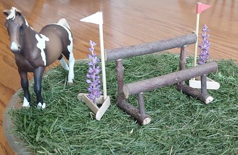 Breyer Horse Jumps Diy, Schleich Horse Jumps Diy, Schleich Cross Country Jumps, Schleich Horses Diy Jumps, Schleich Diy Ideas How To Make, Diy Breyer Horse Stuff, Breyer Horses Diy, Schleich Horses Diy, Diy Schleich Horse Stuff